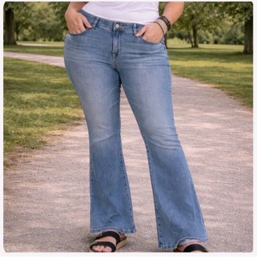 Torrid Perfect Super Flare Vintage Stretch Jeans Medium Wash Blue Denim 20T